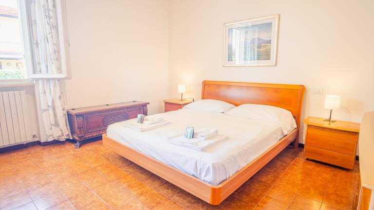 Apartment with patio, garden & pool | City view — photo 3
