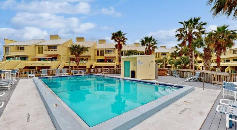 Charming vacation home with pool | Next to the beach | Pets are welcome — photo 3