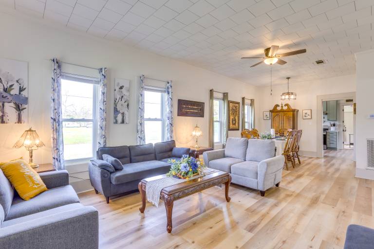 Half-Mi to Dtwn Lufkin: Charming & Spacious Home! — photo 4