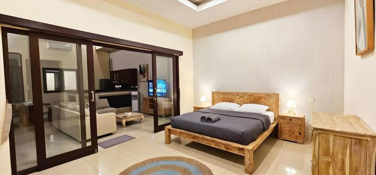 Child-friendly lovely villa with jacuzzi, private pool & patio | Perfect for remote work | Dogs allowed — photo 2