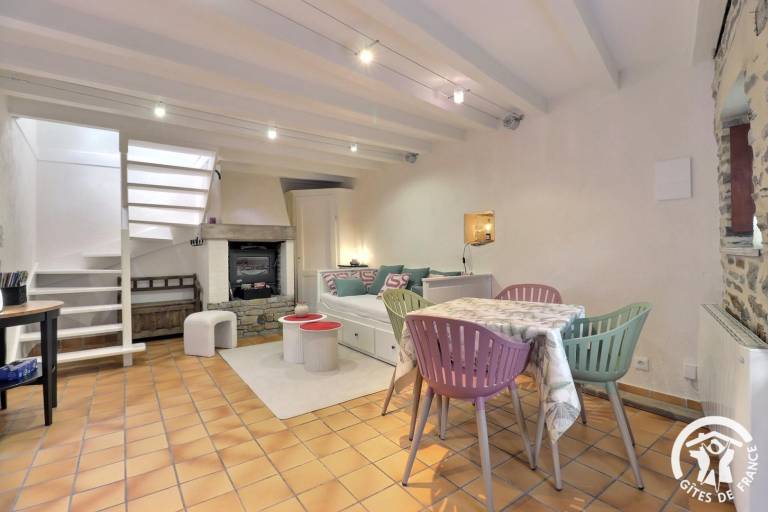 Gite with yard, terrace & pool — photo 2