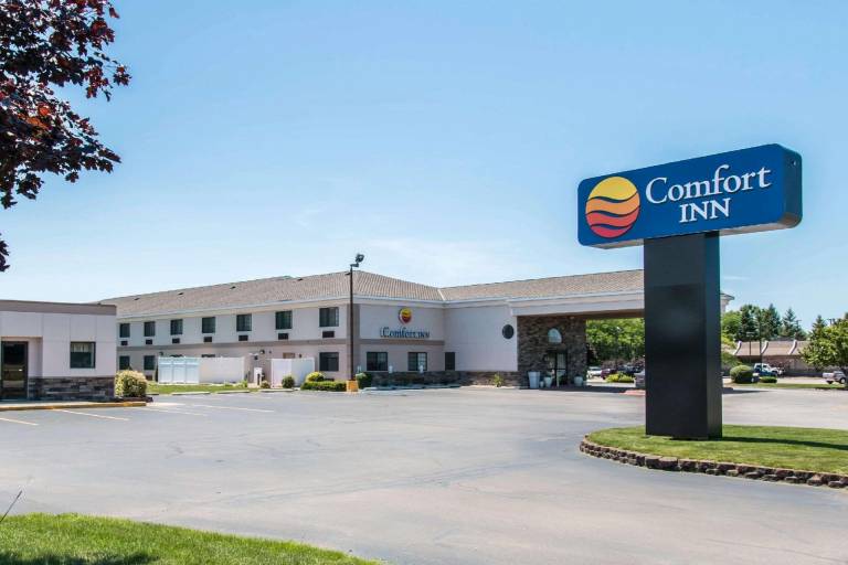 Comfort Inn & Suites Ludington near US-10 in Ludington, MI