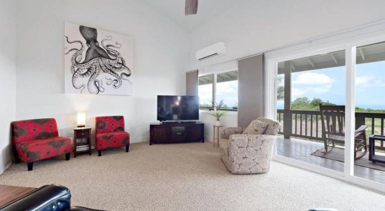 Central Oceanview Modern Cozy 3 Bed House in Kailua-Kona, HI