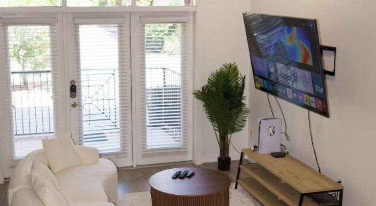 Holiday apartment with pool | Pets allowed in Houston, TX