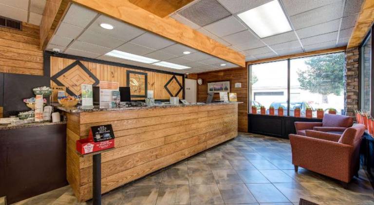 Quality Inn Creekside - Downtown Gatlinburg — photo 4