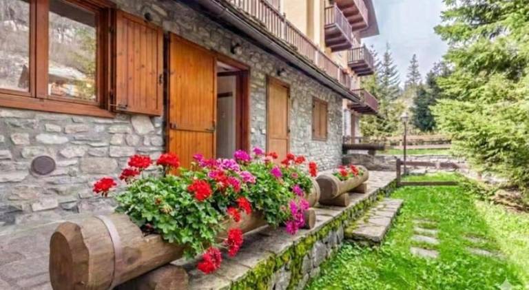 Rental apartment with 1 room for 4 persons in Pre-Saint-Didier
