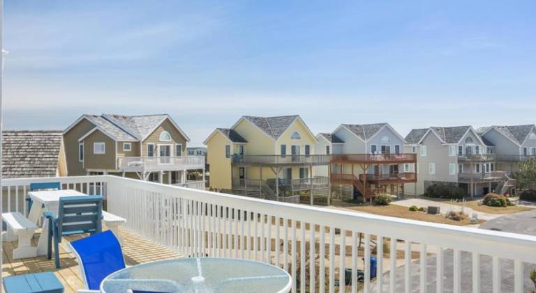 Pleasant vacation home with pool & jacuzzi | Close to the beach | Pets are welcome in Nags Head, NC