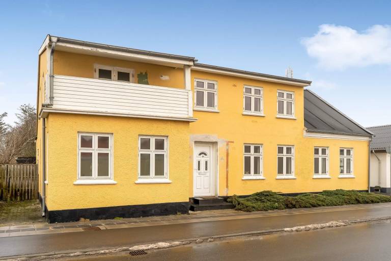 House with garden in Lokken