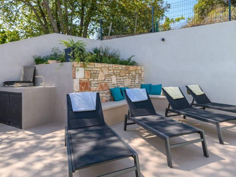 House with patio, garden & private pool — photo 5