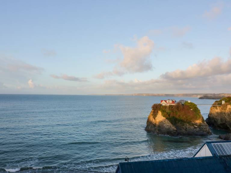 Family-oriented cottage | Beach view | Beach nearby | Pets allowed in Newquay