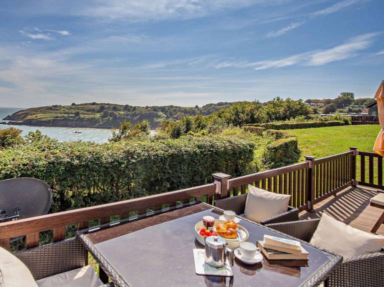 Lodge with patio, pool & yard | Water view | Next to the beach | Pets are welcome in Paignton