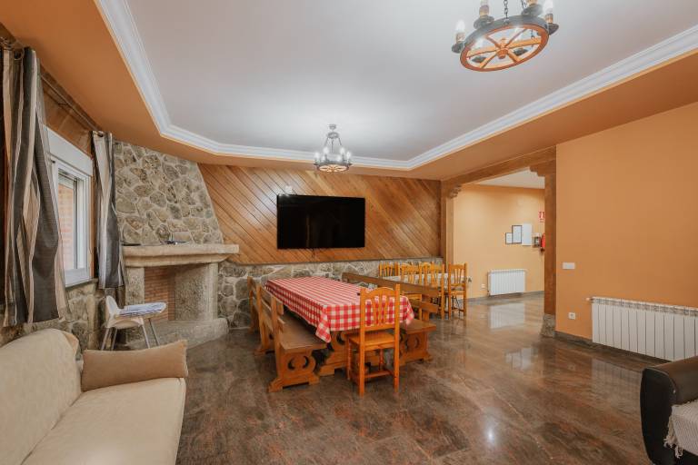 Chalet with barbecue, fast internet & private pool | Mountain view | Perfect for remote work — photo 2
