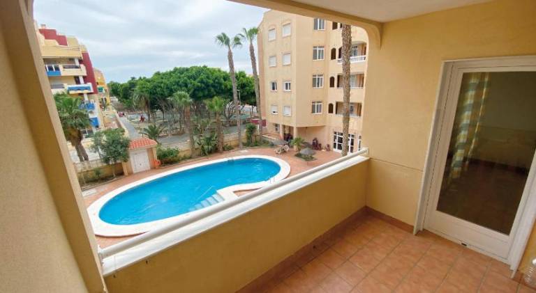 Apartment with terrace, pool & garden — photo 4