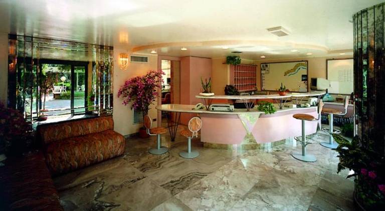 Serviced apartment with pool, terrace & garden | Pets are welcome — photo 4