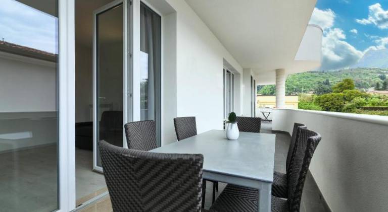 Serviced apartment with pool & garden | Pets allowed — photo 4