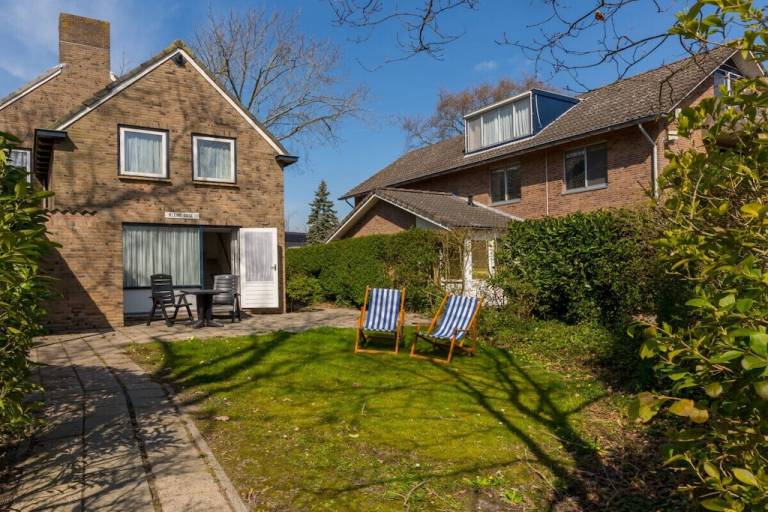 Ferienhaus mit Terrasse und Garten