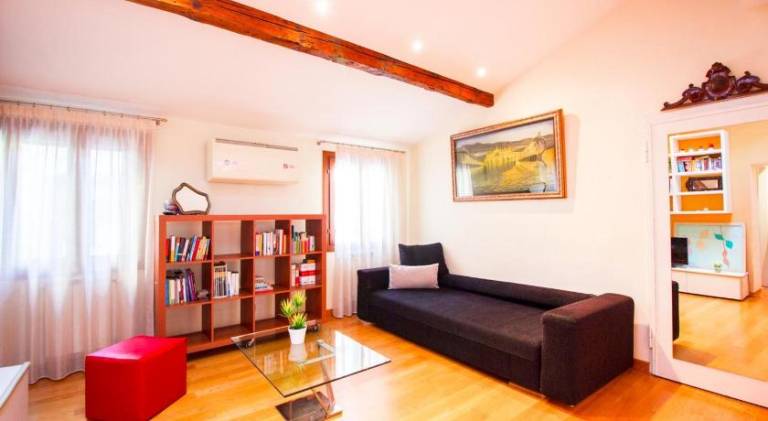 Rental apartment with jacuzzi | Next to Rialto Bridge | Good for workation | Pets are welcome — photo 3