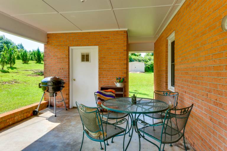 8 Mi to Clemson: Peaceful Family Home w/ Yard — photo 3