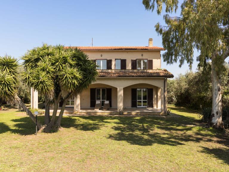 Vacation home with BBQ & terrace in Tarquinia