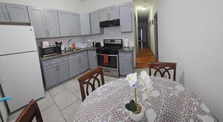 3 bedrooms apt, 2 baths, 15 mins to NYC — photo 2