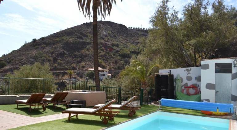 Charming chalet with jacuzzi & pool | Pets allowed in San Bartolomé de Tirajana