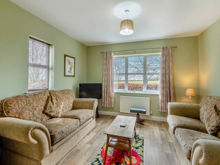 Family-oriented pleasant cottage | River view | Pets are welcome — photo 2