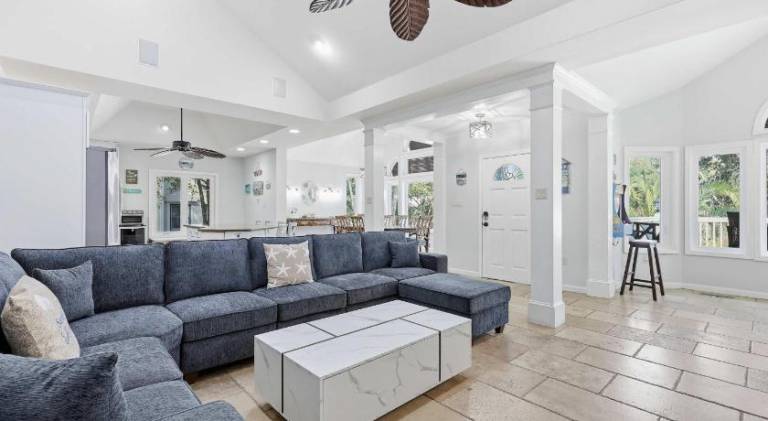 Coastal Luxe Retreat - Heated Pool & Spa - Games — photo 3