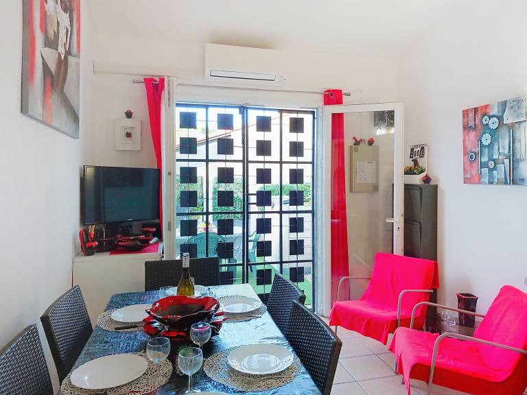 Vacation home with grill & terrace — photo 4