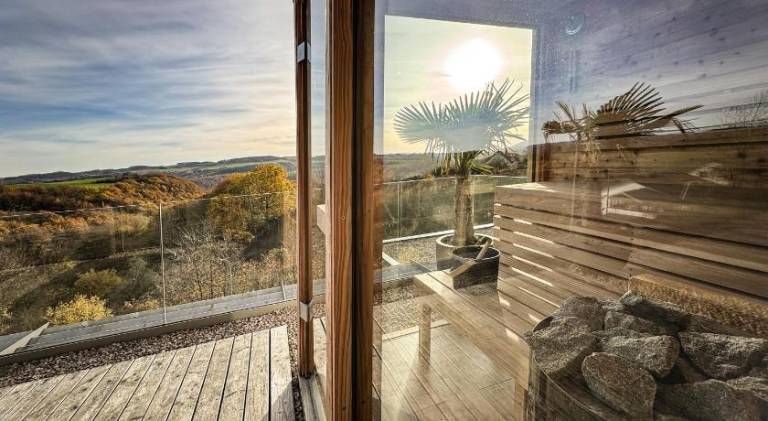 Pleasant apartment with sauna, barbeque & patio | Pets allowed — photo 3