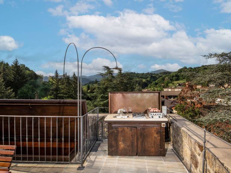 Medieval Tower mit Whirlpool auf der Dachterrass — photo 5