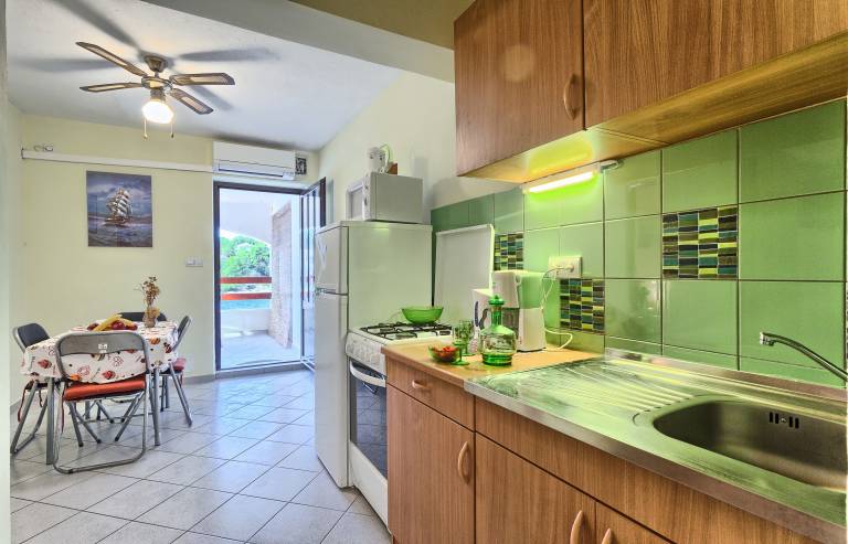 Lovely rental apartment with yard, barbeque & patio | Sea view | Close to the beach | Pets are welcome — photo 5
