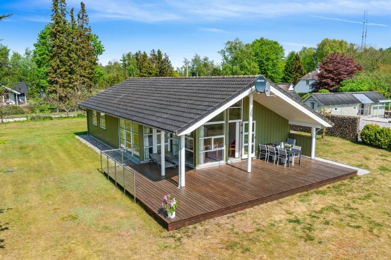 Family-friendly wonderful vacation home with sauna, yard & jacuzzi | Dogs allowed in Grenaa