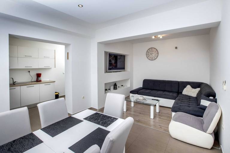 Fully equipped lovely rental apartment with pool, terrace & BBQ | Dogs allowed — photo 4