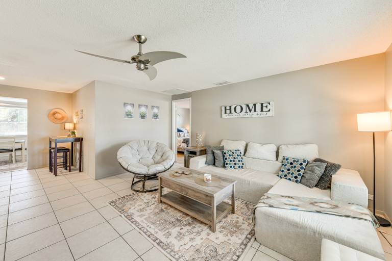 3 Mi to Beach! Port Charlotte Gem w/ Outdoor Oasis — photo 3