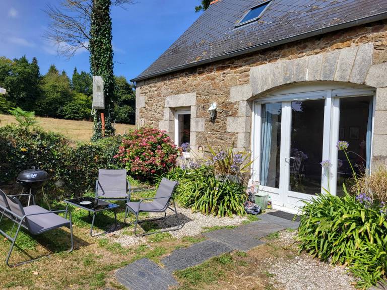 Gite with garden, terrace & heated pool | Pet-friendly — photo 4