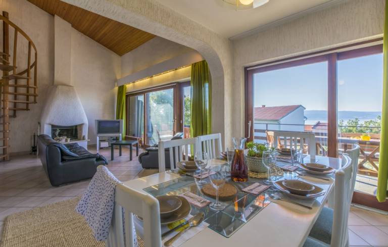 Family-oriented villa with private pool, patio & garden | Pet-friendly — photo 3