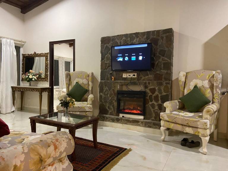 Vacation home with yard | Pets allowed — photo 2