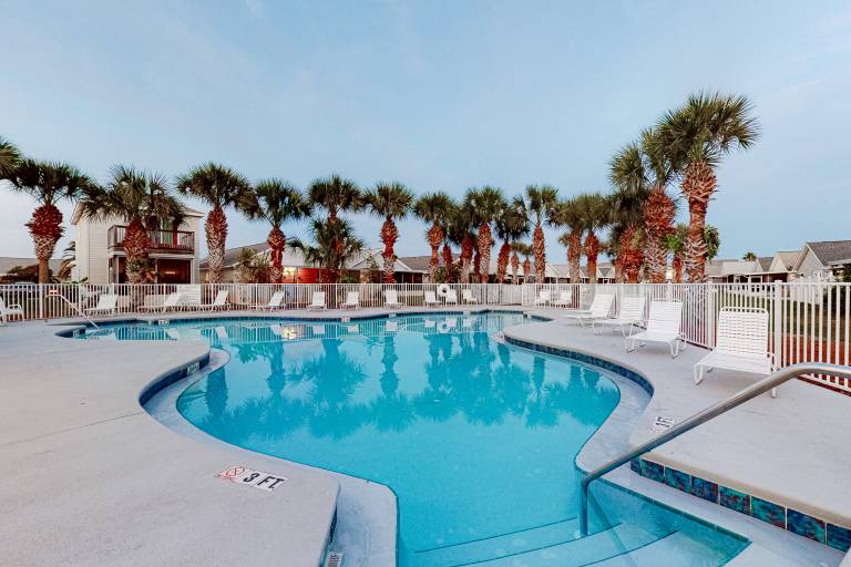 House Long Beach Resort