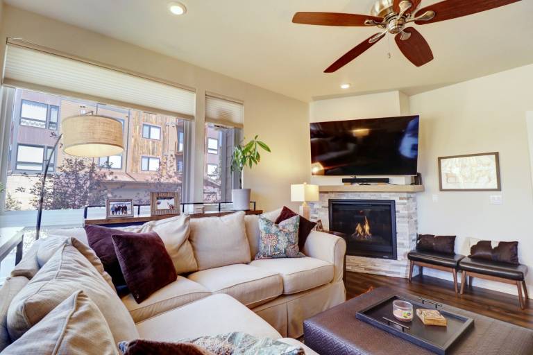 Family-oriented nice condo with terrace | Pet-friendly in Silverthorne, CO