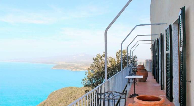 Holiday apartment with yard & terrace — photo 4
