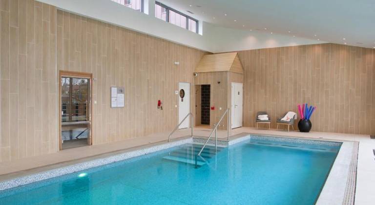 Wonderful serviced apartment with patio, yard & pool | Pet-friendly — photo 5