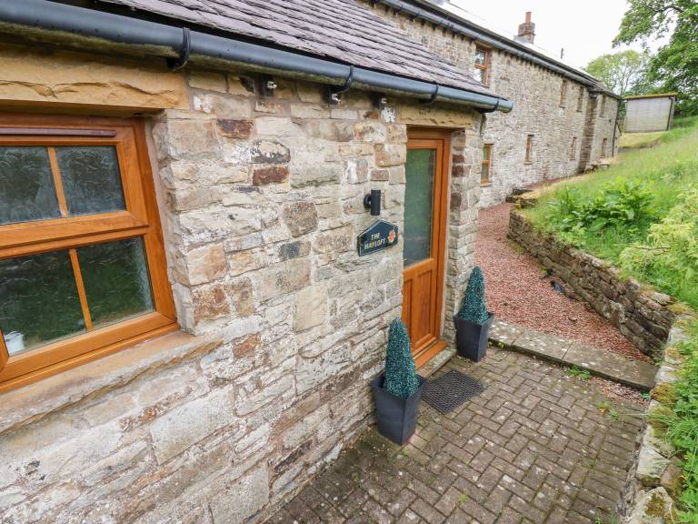 Children-friendly cottage with yard & jacuzzi | Pets allowed in Alston