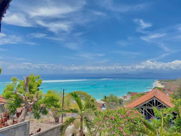 House with yard & private pool | Close to the beach | Pet-friendly in Ceningan Island