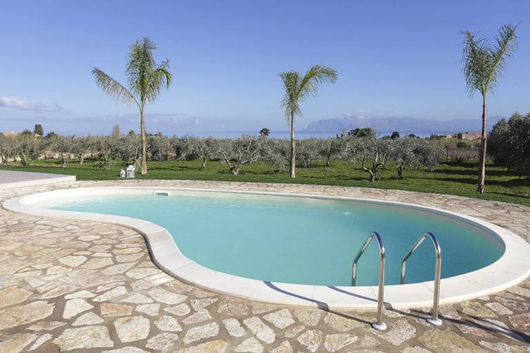 Fully equipped nice villa with yard, terrace & private pool | Suitable for remote work | Pets are welcome — photo 4
