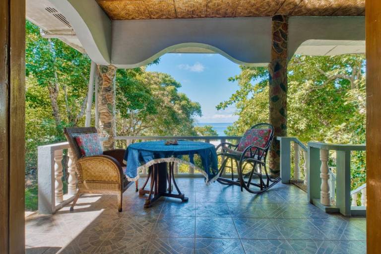 Beach House Pilar Pilapil Resort in Malapascua — photo 4