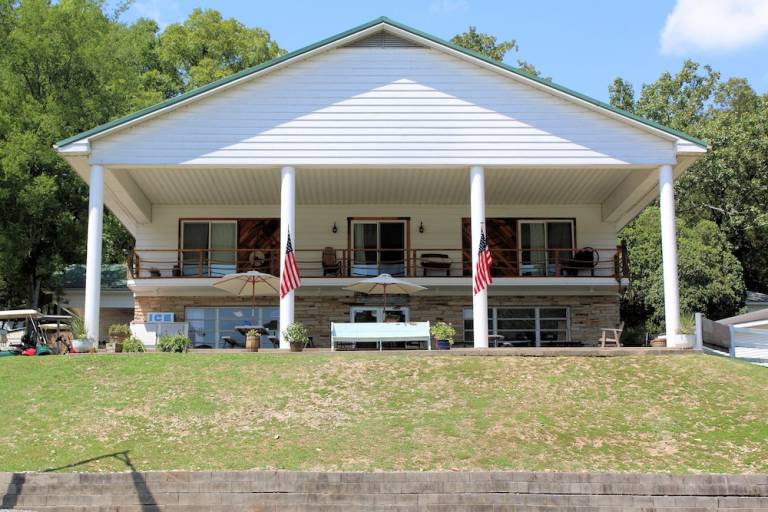 Lodge  Murray
