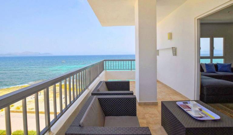 Moderne Wohnung vor dem Meer von Son Baulo