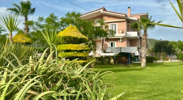 Apartment with BBQ, terrace & yard in Zacharo