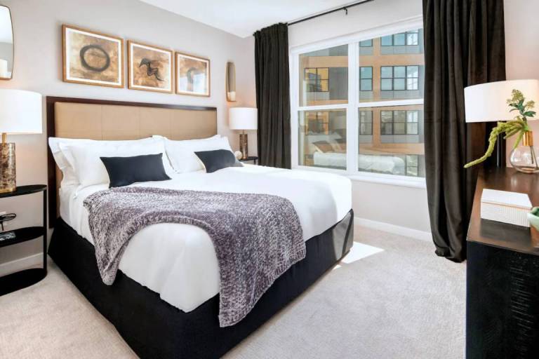 Holiday apartment with garden & pool in New Haven, CT