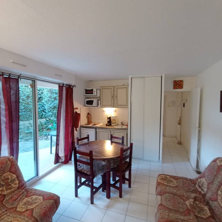 Rental apartment with patio & barbeque | Close to the beach | Dogs allowed — photo 3